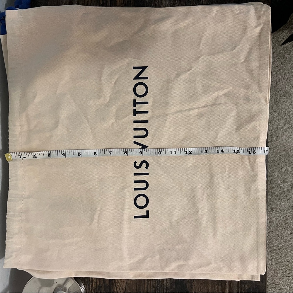 Authentic Louis Vuitton 🍊 XL BUNDLE
5 -Storage Boxes & 12 -Dust Bags - Picture 13 of 16